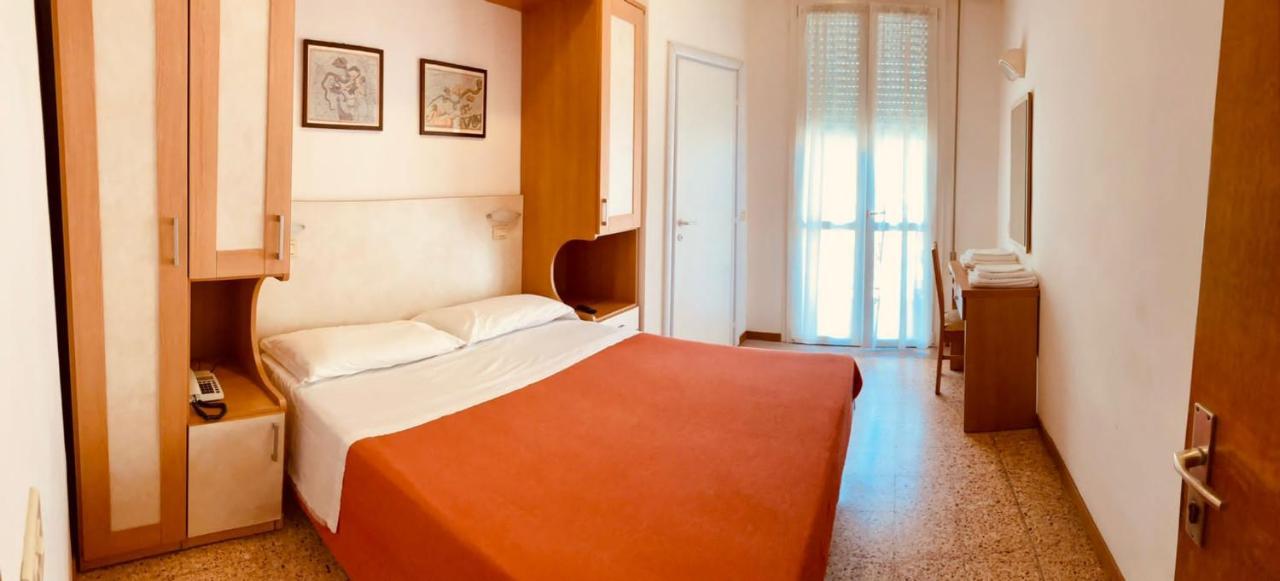 Hotel Piccolo Fiore Bellaria-Igea Marina Esterno foto